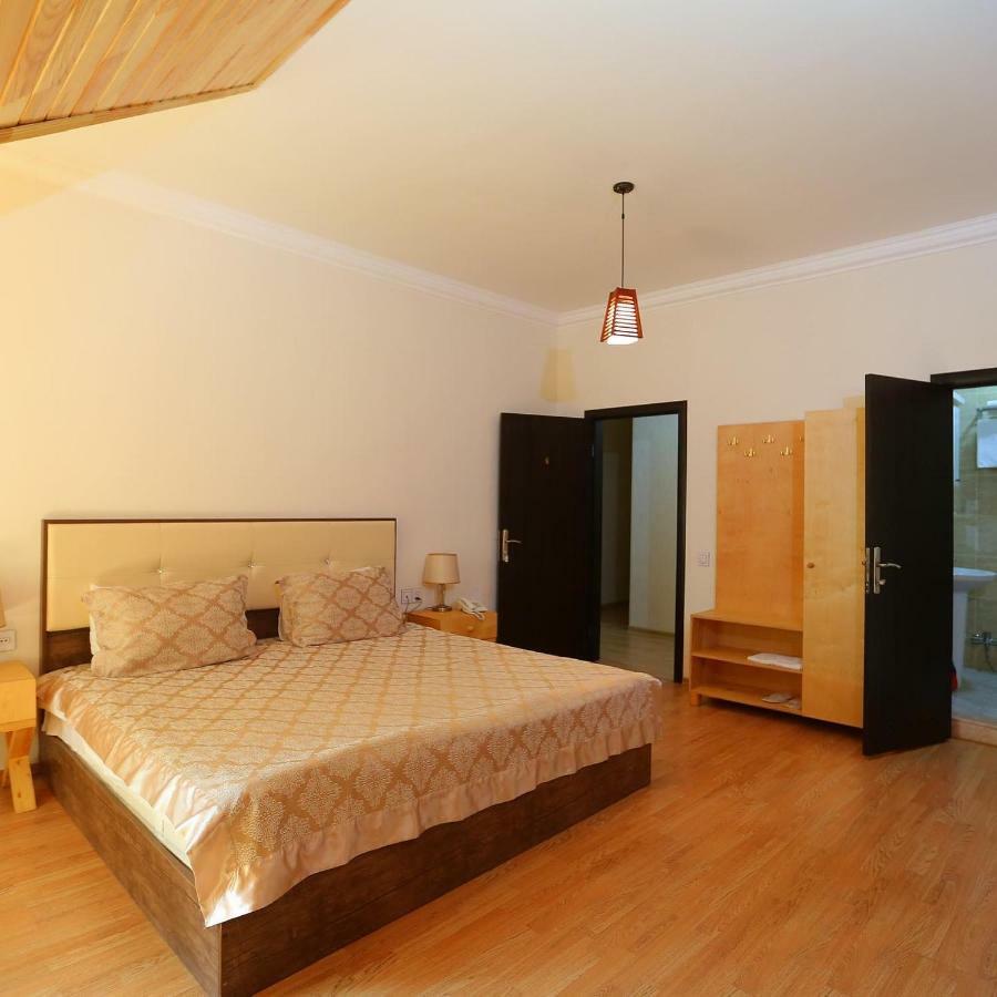 Golden Tree Hotel Oghuz Bagian luar foto