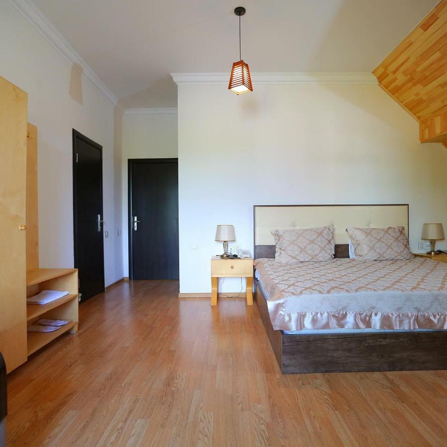 Golden Tree Hotel Oghuz Bagian luar foto
